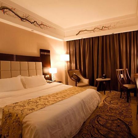 Guilin Golden Crown International Hotel Екстериор снимка